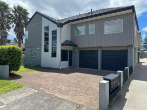 At The Bay - Mt Maunganui Holiday Home